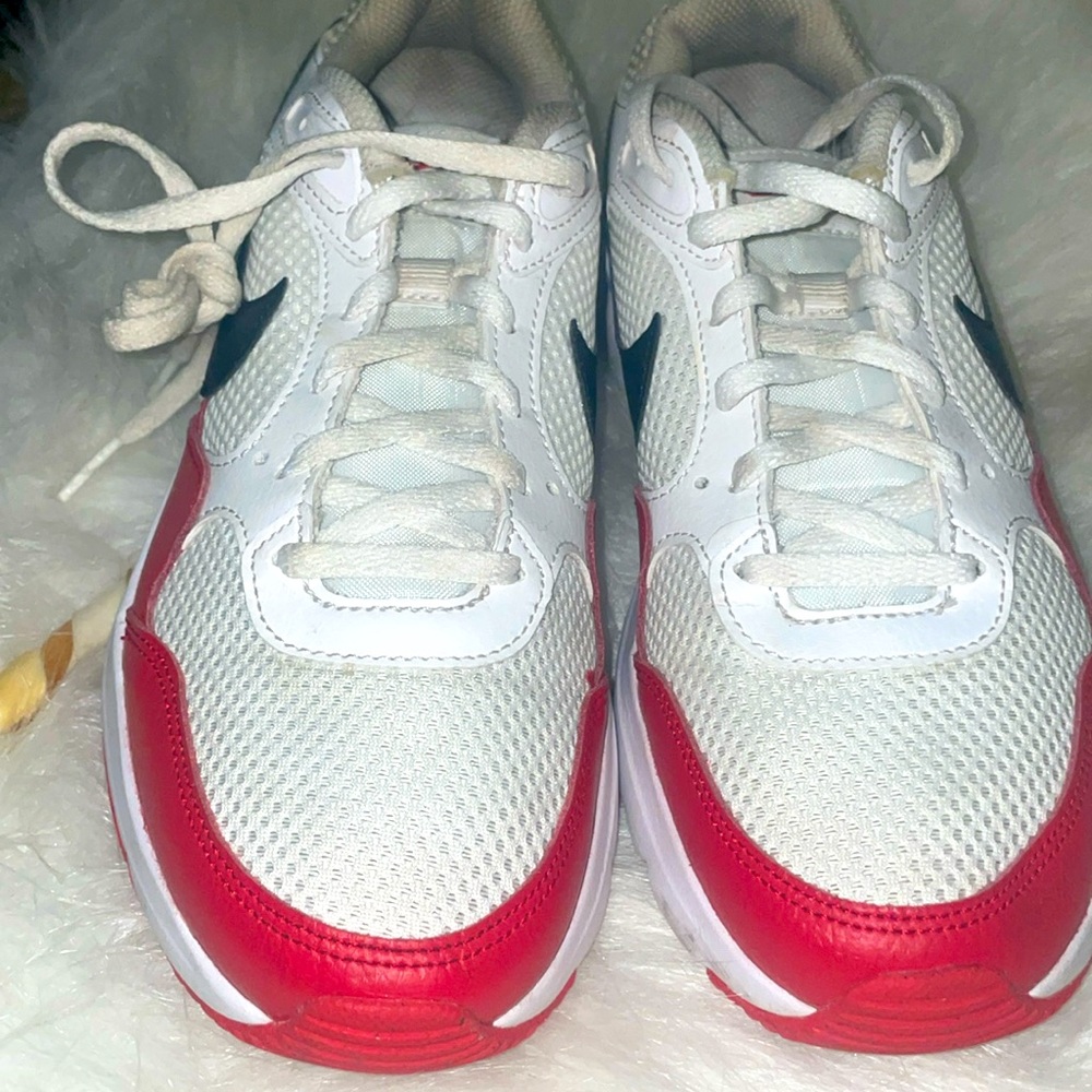 Like new Nike Air tennis shoes